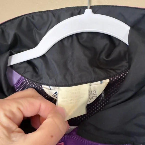 Columbia Vintage Women's Colorblock Windbreaker Jacket in Purple and Black - Picture 5 of 8